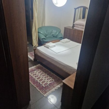 Tirane, jepet me qera apartament 2+1 Kati 3, 150 m² 450 € (ish stacioni i trenit)