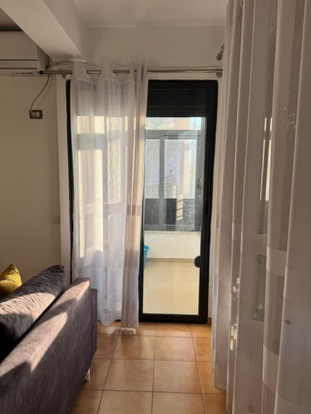 Tirane, jepet me qera apartament 2+1 Kati 2, 93 m² 450 €