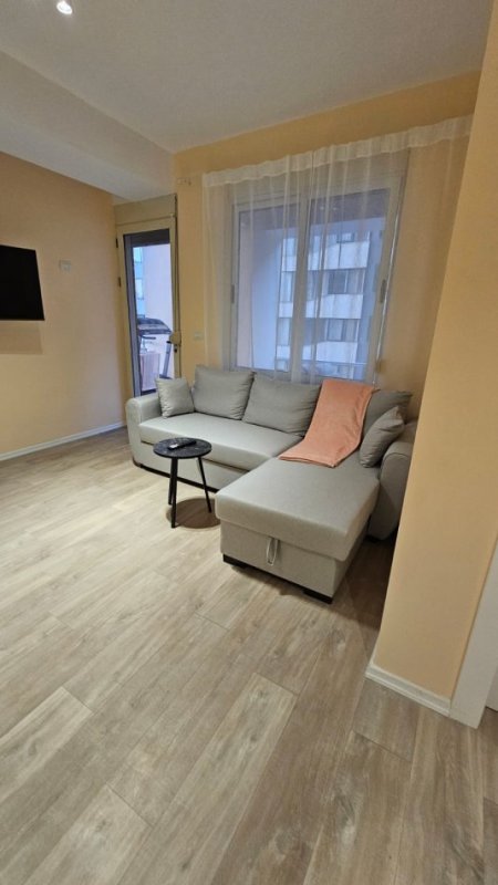 Tirane, jepet me qera apartament 1+1 Kati 4, 60 m² 800 € (Kompleksi Usluga)