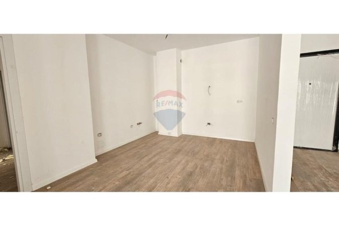 Tirane, shitet apartament 2+1 , 127 m² 212.500 € (dritan hoxha)