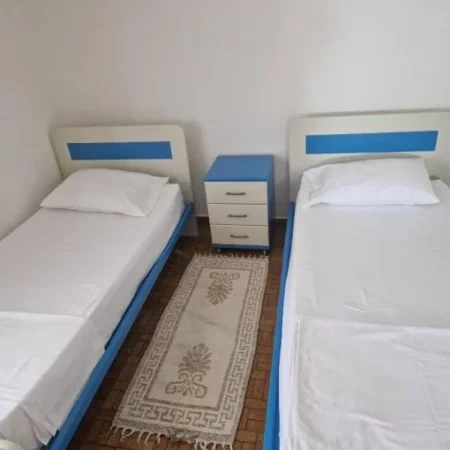 Tirane, jepet me qera apartament 2+1 Kati 3, 150 m² 450 € (bulevardi i ri)