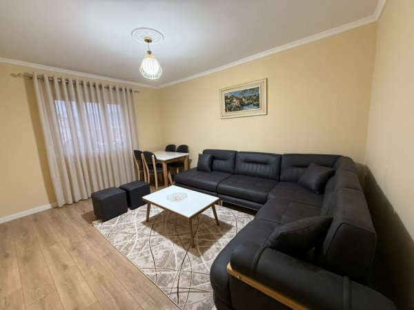 Tirane, jepet me qera apartament 2+1 Kati 5, 70 m² 600 € (Rruga Ali Demi)