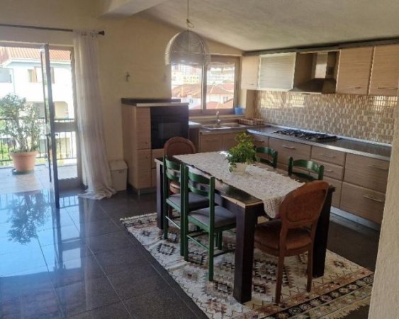 Tirane, jepet me qera apartament 2+1 Kati 3, 150 m² 450 € (rruga 5 maji)