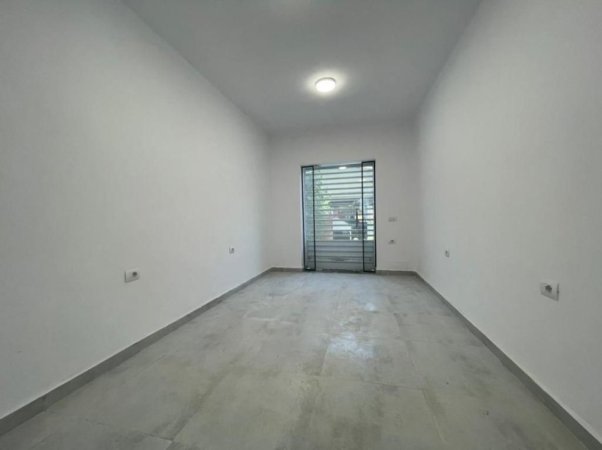 Tirane, jepet me qera dyqan Kati 0, 70 m² 800 € (STADIUMI DINAMO)