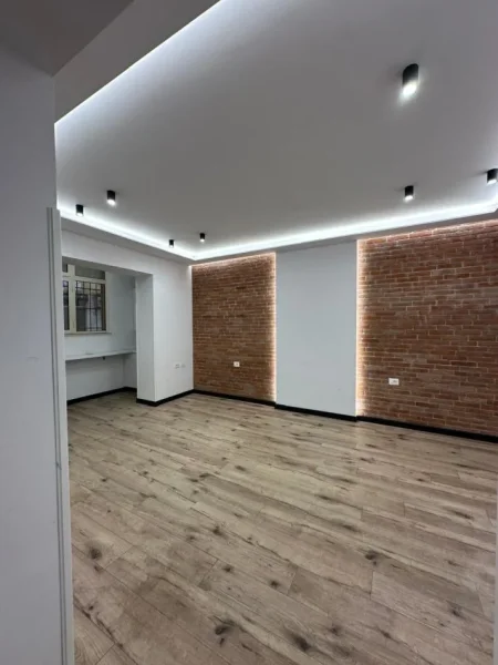 Tirane, shitet apartament 1+1 Kati 1, 158.000 € 