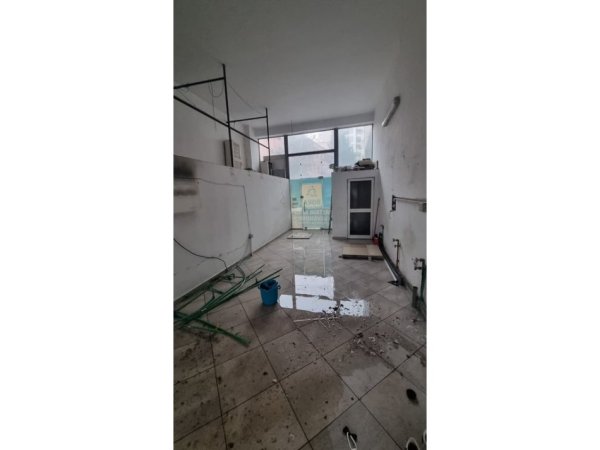 Tirane, jepet me qera ambjent biznesi Kati 0, 47 m² 800 € 