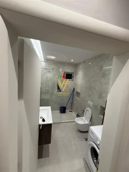 Tirane, jepet me qera apartament 1+1+Ballkon Kati 4, 74 m² 550 € (ASTIR)