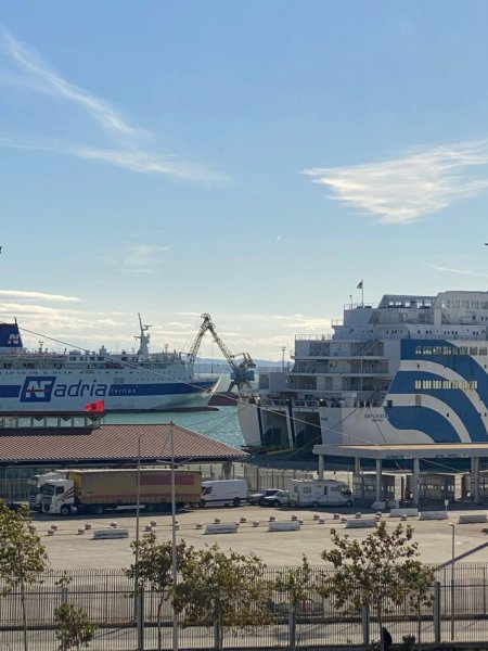 Durres, shitet apartament 2+1+Ballkon Kati 5, 88 m² 120.000 € (egnatia)