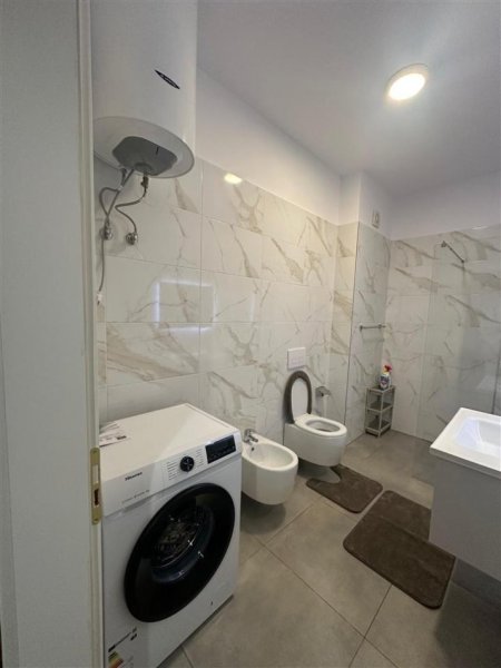 Tirane, jepet me qera apartament 1+1 Kati 1, 65 m² 650 € (Kompleksi Avid)
