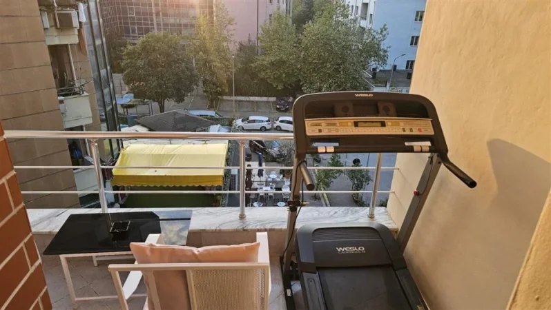 Tirane, jepet me qera apartament 1+1+Ballkon Kati 4, 60 m² 800 € (STACIONI I TRENIT)