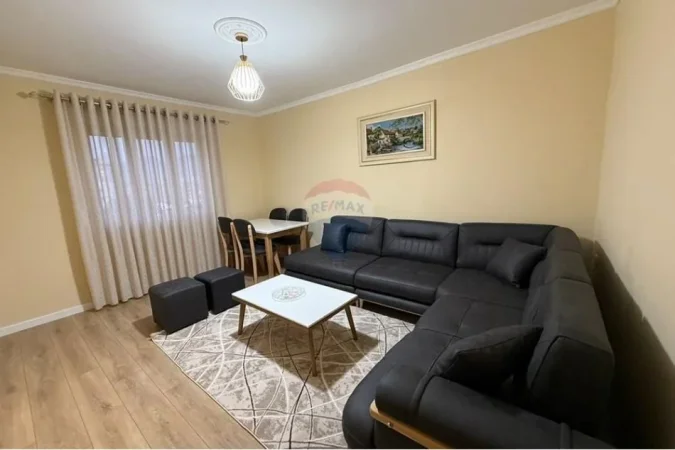 Tirane, jepet me qera apartament 2+1 , 70 m² 600 € (ali demi)