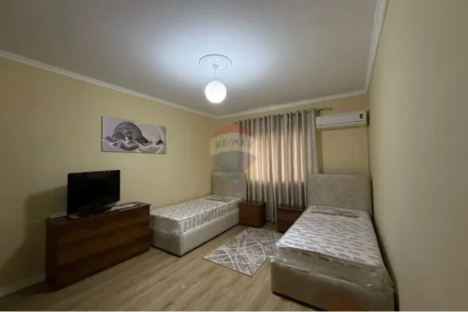 Tirane, jepet me qera apartament 2+1 , 70 m² 600 € (ali demi)