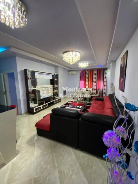 Tirane, jepet me qera apartament 2+1 Kati 3, 100 m² 400 € (Rruga Agon)