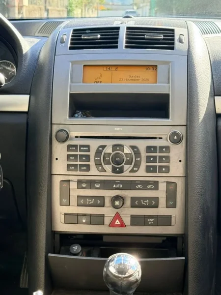 Berat, shitet makine Peugeot 407 Benzin+Gaz, gri metalizato manuale Klima 277 km 2.500 €