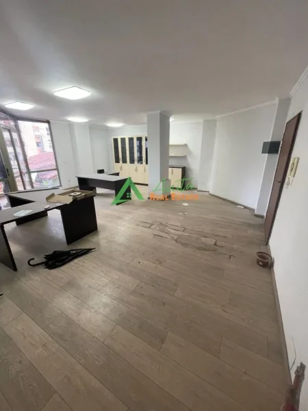 Tirane, shitet apartament 2+1+Ballkon Kati 2, 103 m² 258.000 € (Rruga Muhamed Gjollesha)