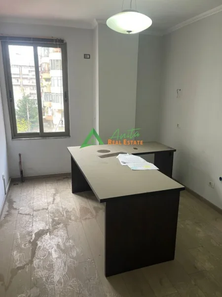 Tirane, shitet apartament 2+1+Ballkon Kati 2, 103 m² 258.000 € (Rruga Muhamed Gjollesha)