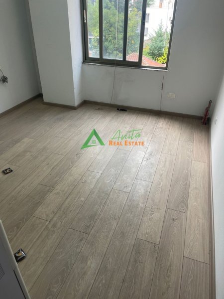 Tirane, shitet apartament 2+1+Ballkon Kati 2, 103 m² 258.000 € (Rruga Muhamed Gjollesha)