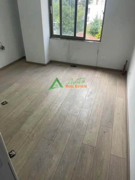 Tirane, shitet apartament 2+1+Ballkon Kati 2, 103 m² 258.000 € (Rruga Muhamed Gjollesha)