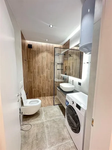 Tirane, jepet me qera apartament 1+1+Ballkon Kati 6, 65 m² 500 € (YZBERISHT)