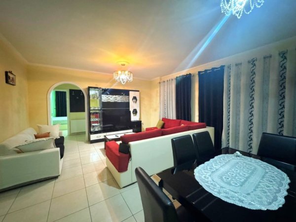 Tirane, jepet me qera apartament 2+1+Ballkon Kati 4, 130 m² 560 € (Yzberisht/Rruga Rexhep Shala)