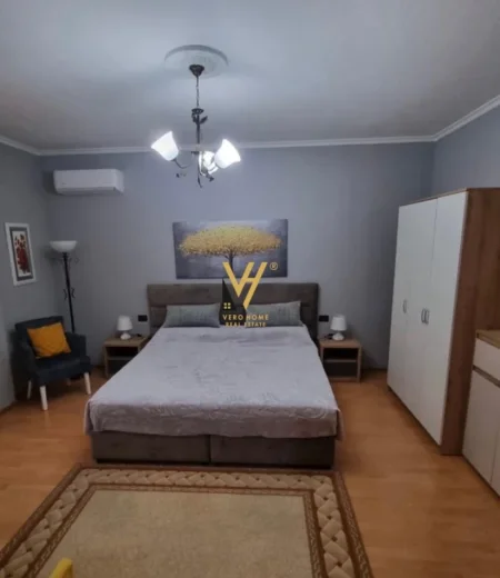 Tirane, jepet me qera apartament 1+1+Ballkon Kati 2, 75 m² 600 € (RRUGA PETRO NINI LUARASI)