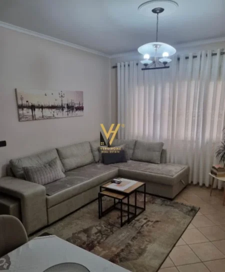 Tirane, jepet me qera apartament 1+1+Ballkon Kati 2, 75 m² 600 € (RRUGA PETRO NINI LUARASI)