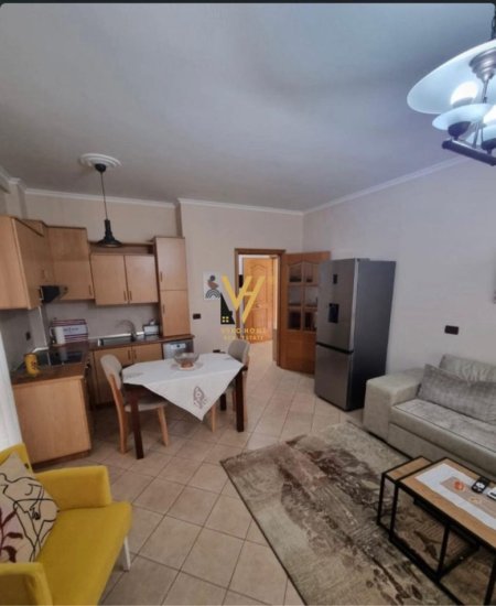 Tirane, jepet me qera apartament 1+1+Ballkon Kati 2, 75 m² 600 € (RRUGA PETRO NINI LUARASI)