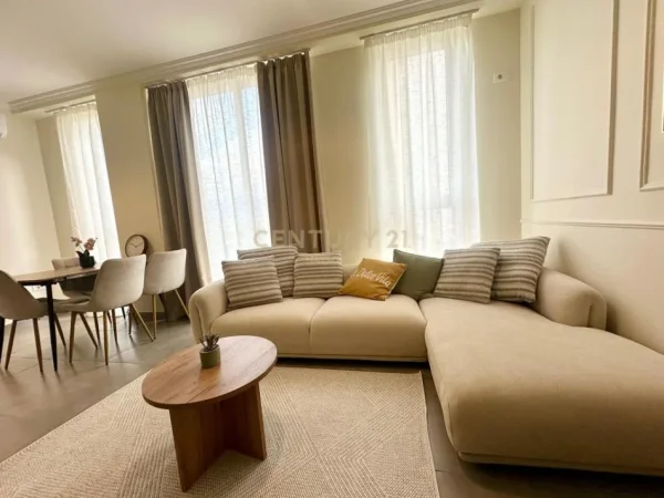 Tirane, jepet me qera apartament 1+1 Kati 1, 70 m² 650 € (Bulevardi Ri)