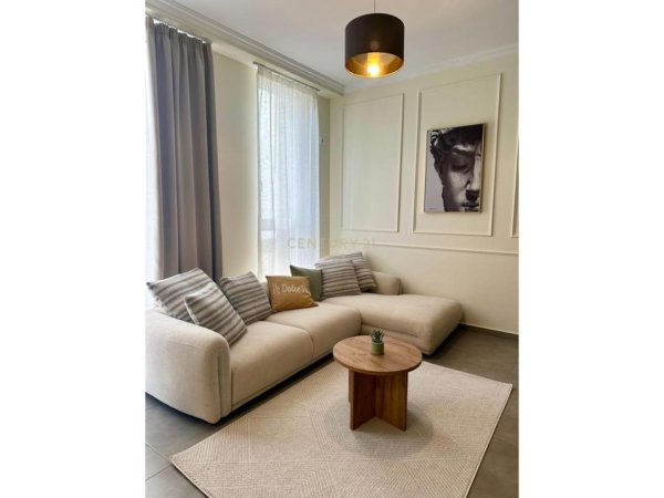 Tirane, jepet me qera apartament 1+1 Kati 1, 70 m² 650 € (Bulevardi Ri)