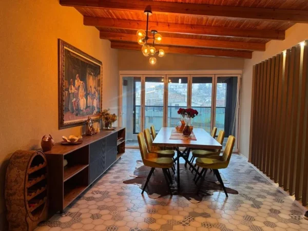 Durres, jepet me qera Vile 2 Katshe , 200 m² 1.500 € (Gjykata)