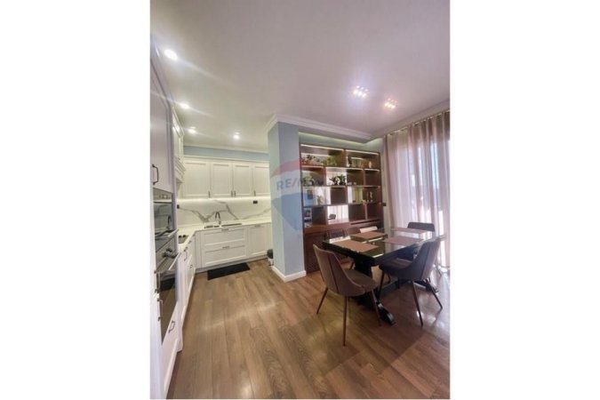 Tirane, jepet me qera apartament 2+1+Ballkon Kati 10, 95 m² 1.500 € (Rruga Kajo Karafili, Tirane)