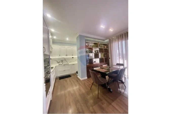 Tirane, jepet me qera apartament 2+1+Ballkon Kati 10, 95 m² 1.500 € (Rruga Kajo Karafili, Tirane)
