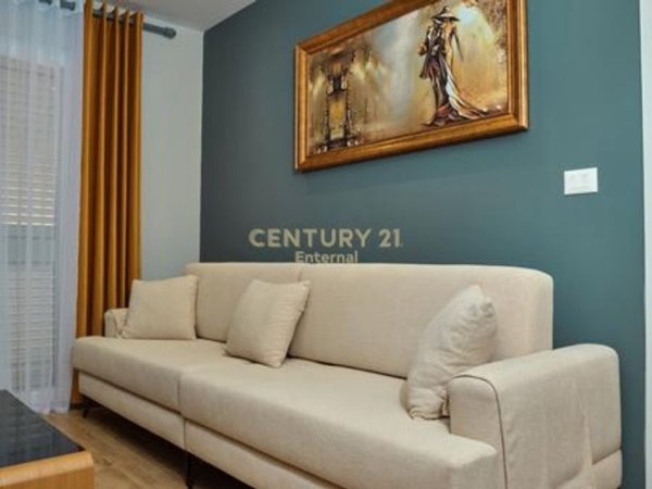 Tirane, jepet me qera apartament Kati 5, 44 m² 750 € (Bllok)