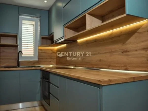 Tirane, jepet me qera apartament Kati 5, 44 m² 750 € (Bllok)