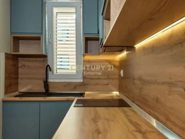 Tirane, jepet me qera apartament Kati 5, 44 m² 750 € (Bllok)