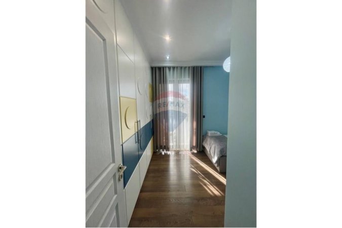 Tirane, jepet me qera apartament 2+1+Ballkon Kati 10, 95 m² 1.500 € (Rruga Kajo Karafili, Tirane)