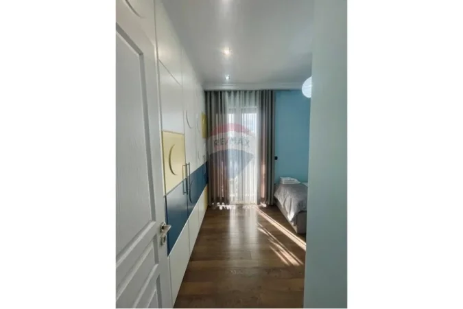 Tirane, jepet me qera apartament 2+1+Ballkon Kati 10, 95 m² 1.500 € (Rruga Kajo Karafili, Tirane)