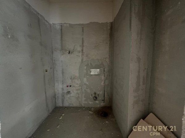 Tirane, shes apartament 1+1+Ballkon Kati 1, 110 m² 154.000 € (Bulevardi Ri)