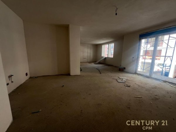 Tirane, shes apartament 1+1+Ballkon Kati 1, 110 m² 154.000 € (Bulevardi Ri)