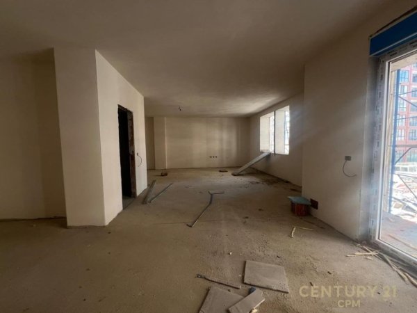 Tirane, shes apartament 1+1+Ballkon Kati 1, 110 m² 154.000 € (Bulevardi Ri)