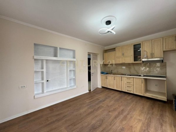 Tirane, shitet apartament 2+1+Ballkon Kati 4, 70 m² 155.000 € (Harry Fultz)
