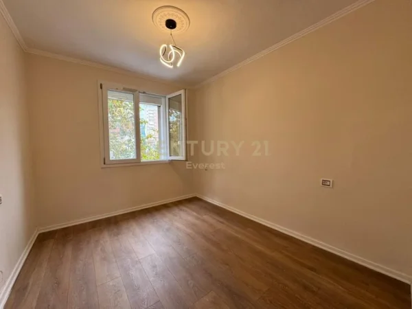 Tirane, shitet apartament 2+1+Ballkon Kati 4, 70 m² 155.000 € (Harry Fultz)
