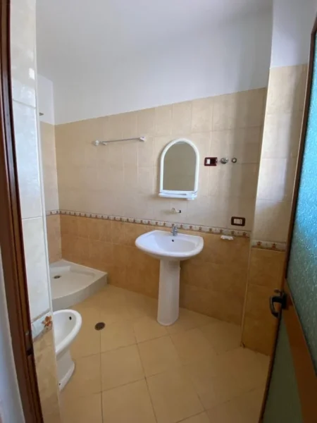 Tirane, jepet me qera apartament 2+1 Kati 5, 106 m² 550 € (ASTIR)
