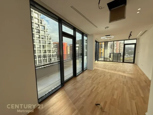 Tirane, shes apartament Kati 5, 149 m² 448.000 € (Rruga e Kosovareve)