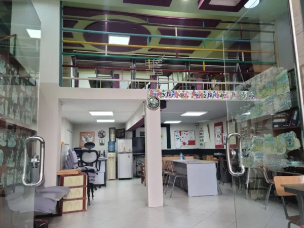 Tirane, jepet me qera ambjent biznesi Kati 0, 106 m² 600 € (ALI DEMI)