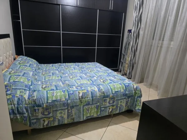 Tirane, jepet me qera apartament 1+1+Ballkon Kati 4, 80 m² 600 €