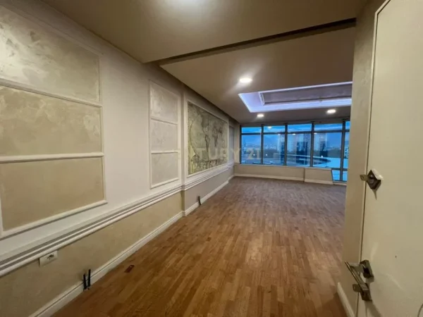 Tirane, jap me qera ambjent biznesi Kati 4, 336 m² 3.500 € (Institut)