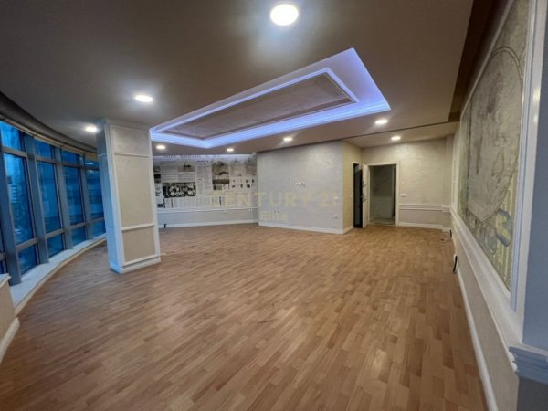 Tirane, jap me qera ambjent biznesi Kati 4, 336 m² 3.500 € (Institut)