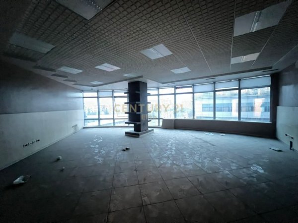 Tirane, jap me qera ambjent biznesi Kati 4, 336 m² 3.500 € (Institut)