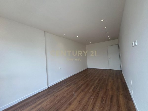 Tirane, shitet apartament 2+1+Ballkon Kati 4, 97 m² 121.000 € (Kompleksi "Univers City")